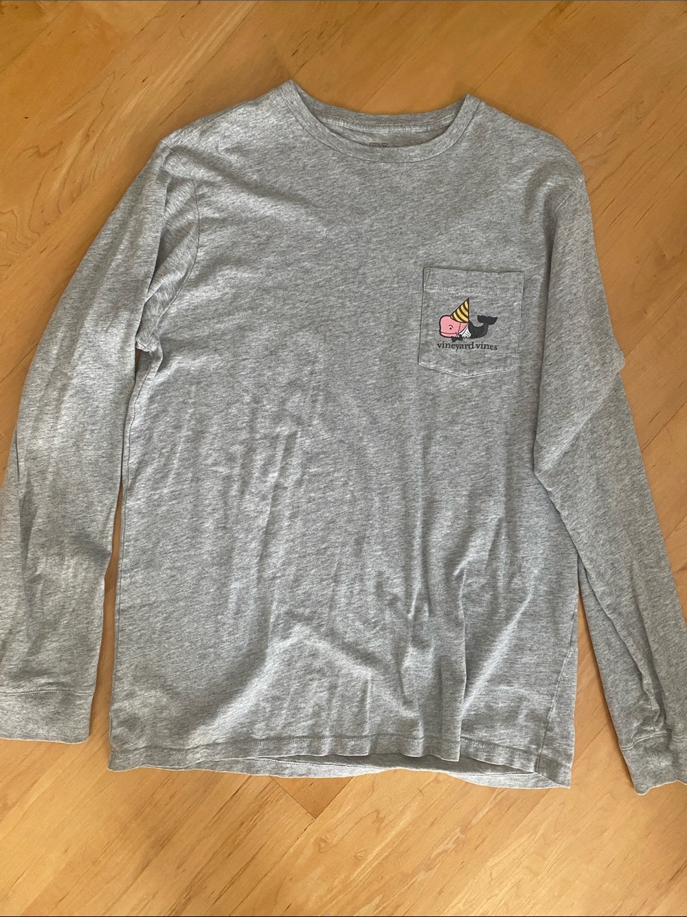 Vineyard Vines Heather Gray Long Sleeve Pocket Tee with Whale Patch